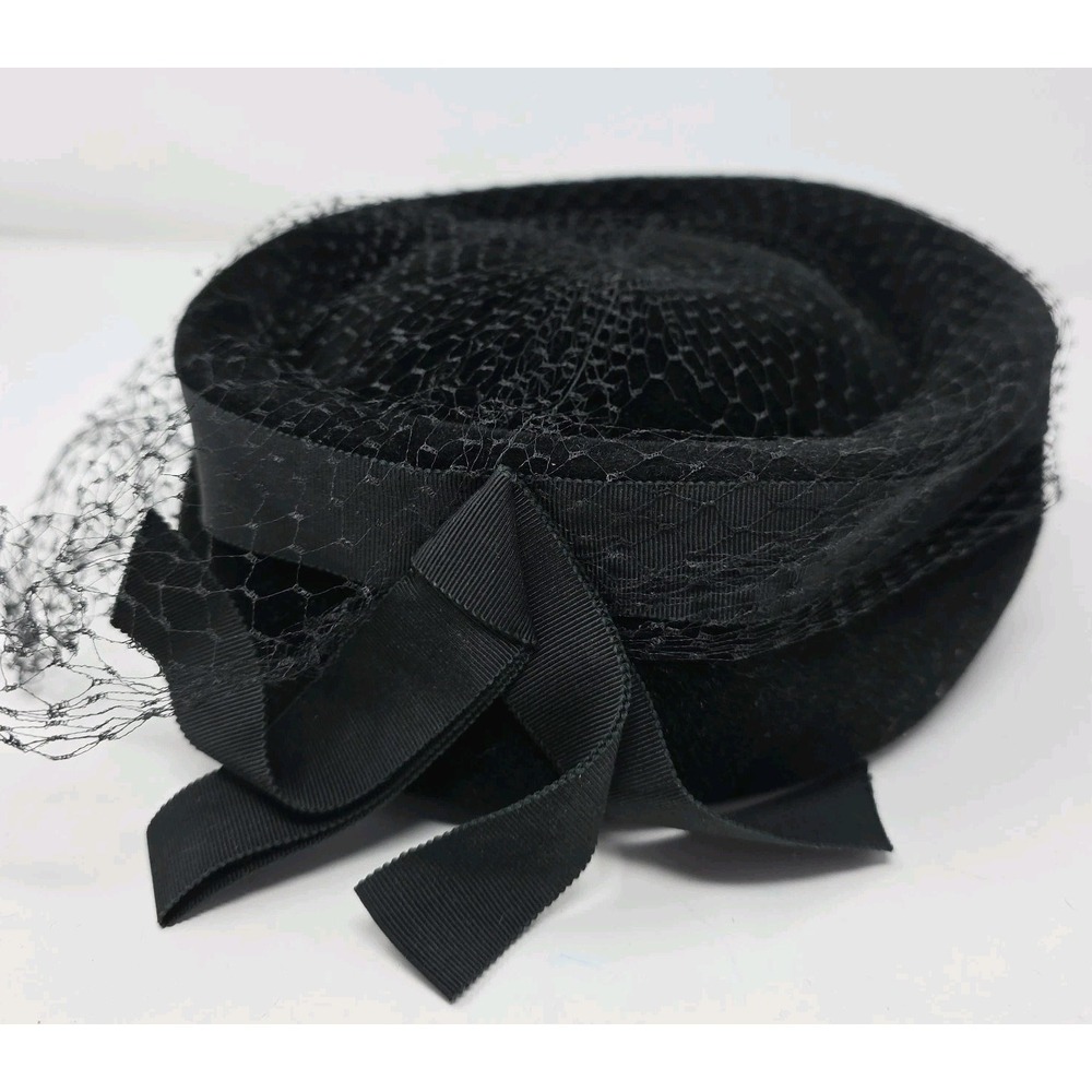 Peachbloom Velour Pillbox Hat 22 Birdcage Veil Fur Felt Vintage Black 1950s